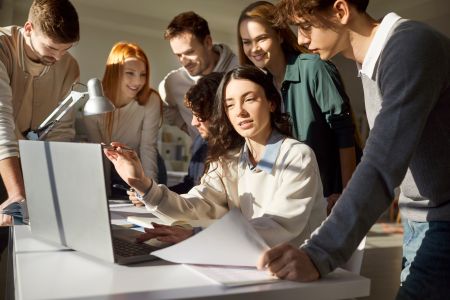   Teoria X i Y McGregora w pracy z uczniami szkoły ponadpodstawowej. Jak podejście dorosłych wpływa na przyszłego pracownika?